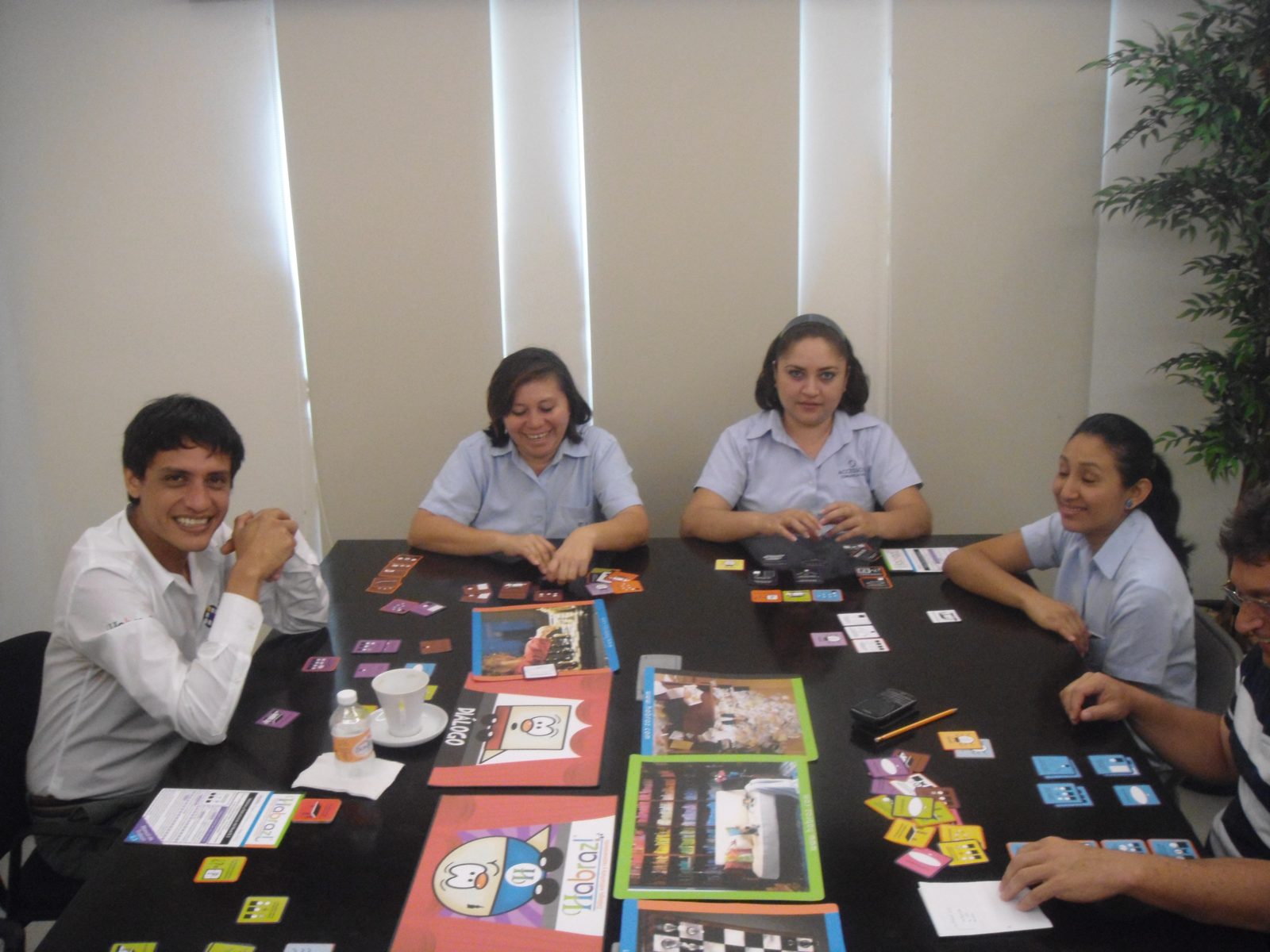 Grupo Accesscom Comunicaciones en sesión grupal Habraz