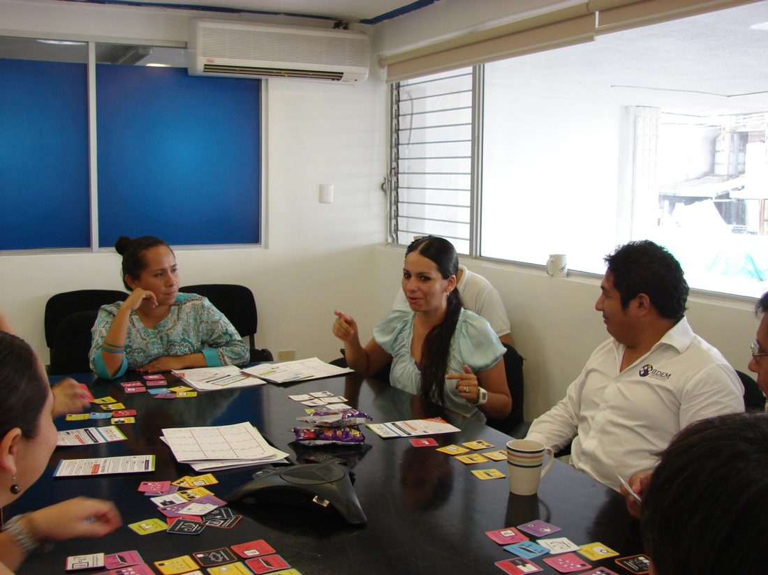 Equipo Gamesa PepsiCo jugando Habraz en mesa de juntas