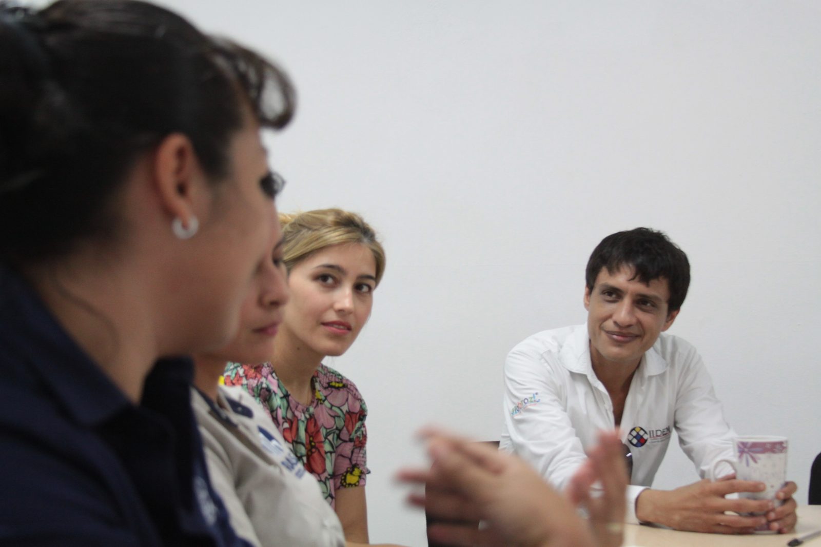 Equipo RAS Constructora en sesión grupal Habraz